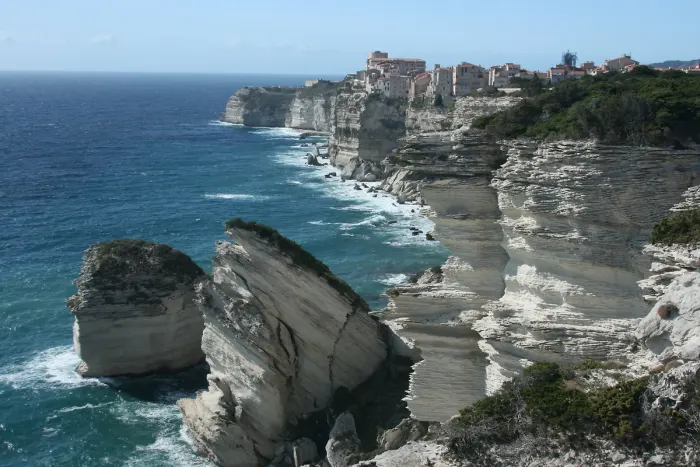 Bonifacio: Stadt auf Kalksteinfelsen (ca. 40 km entfernt)